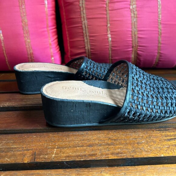 GENTLE SOULS by Kenneth Cole Womens Gisele Slide - size 7M - Picture 6 of 6